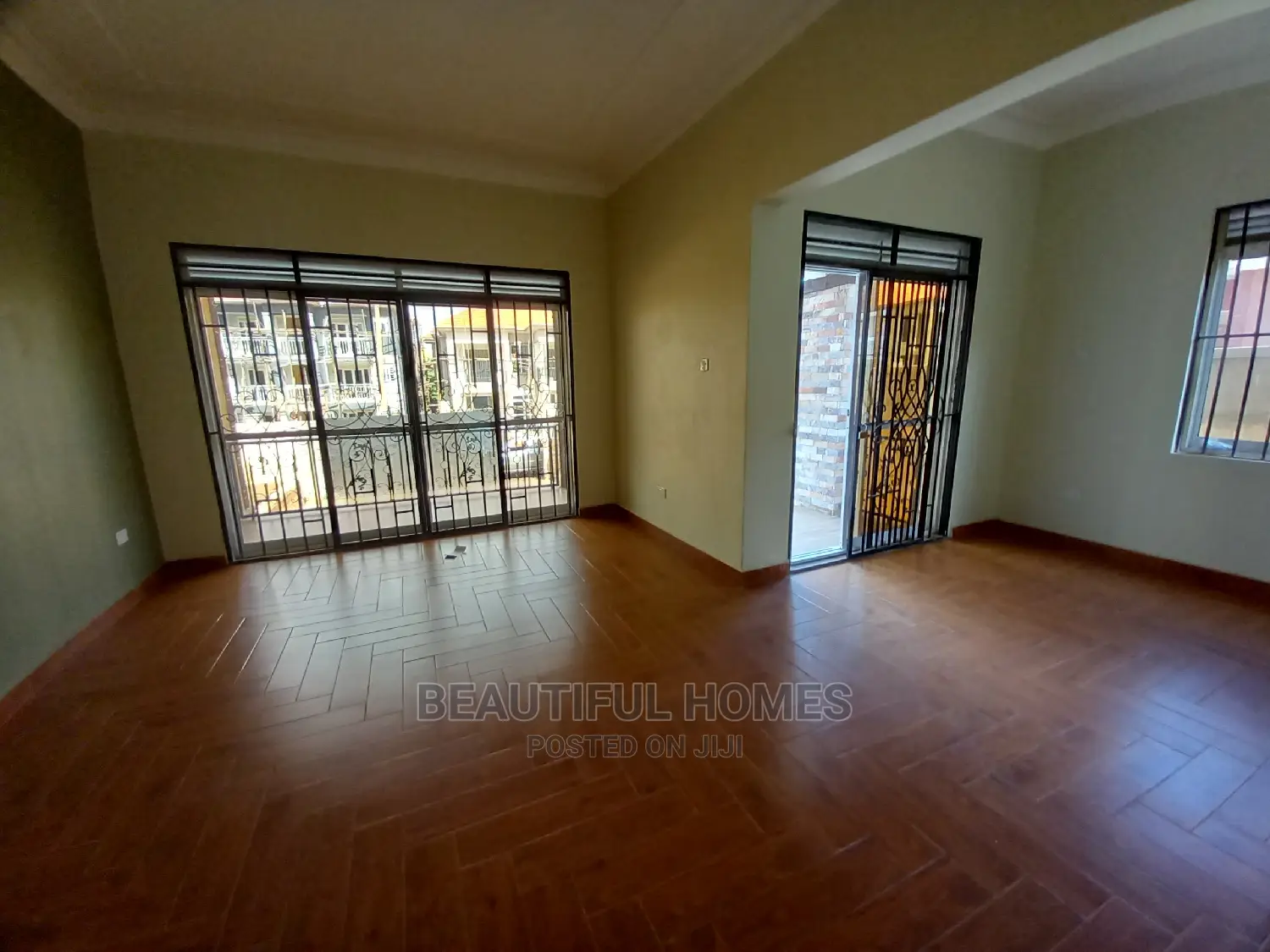 Furnished 4bdrm House in Kira for Sale
