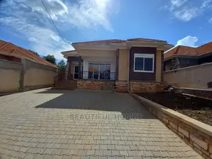Furnished 4bdrm House in Gated Estate, Kira for Sale