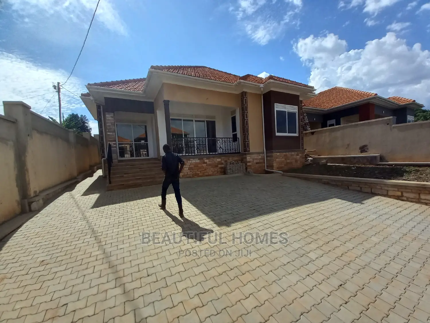 Furnished 4bdrm House in Gated Estate, Kira for Sale