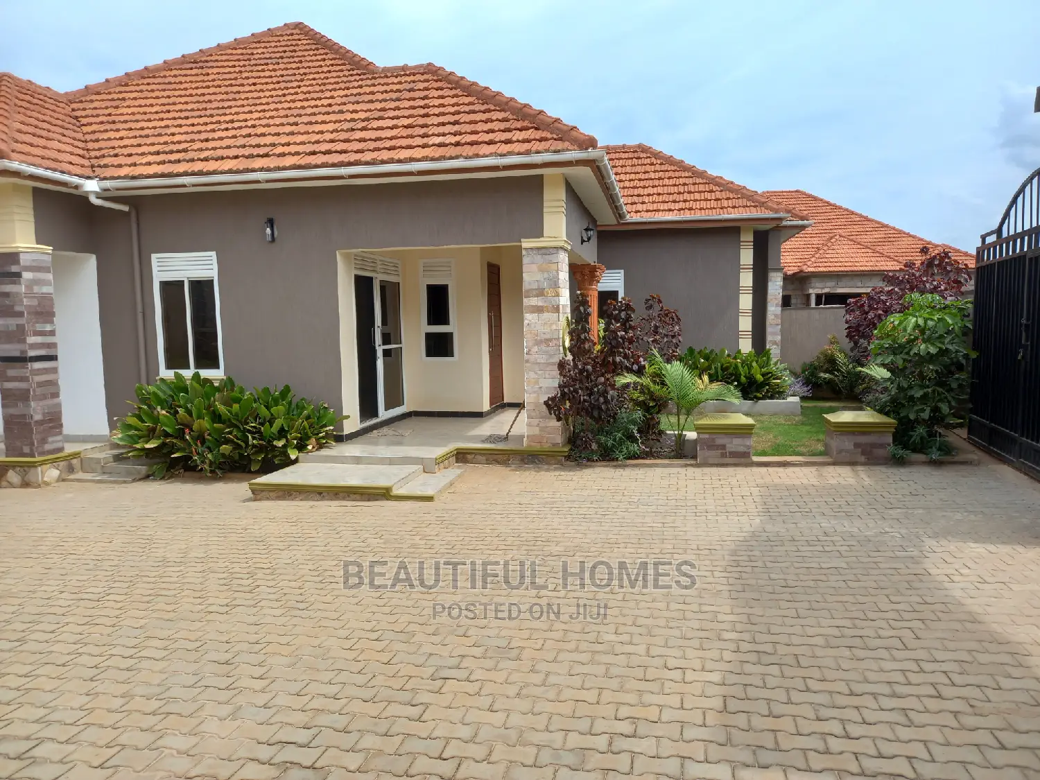 Furnished 4bdrm House in Kira Corporate for Sale