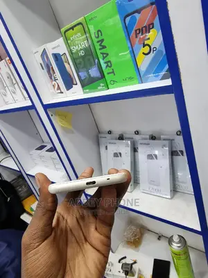 Sharp Aquos Sense SHV40 32GB White