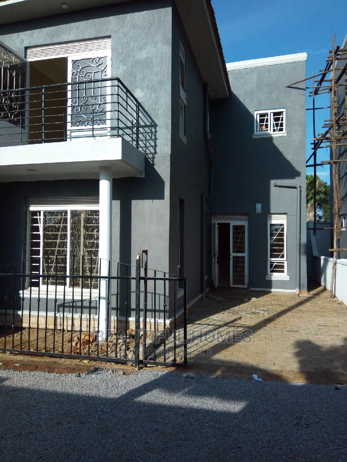 Furnished 4bdrm Villa in Kira for Sale