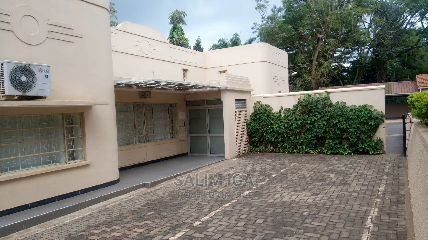 8bdrm Bungalow in Kololo Property, Central Division for Rent