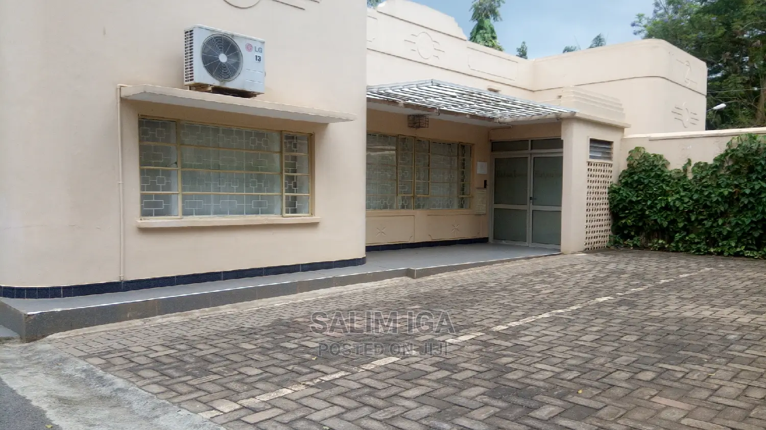 8bdrm Bungalow in Kololo Property, Central Division for Rent
