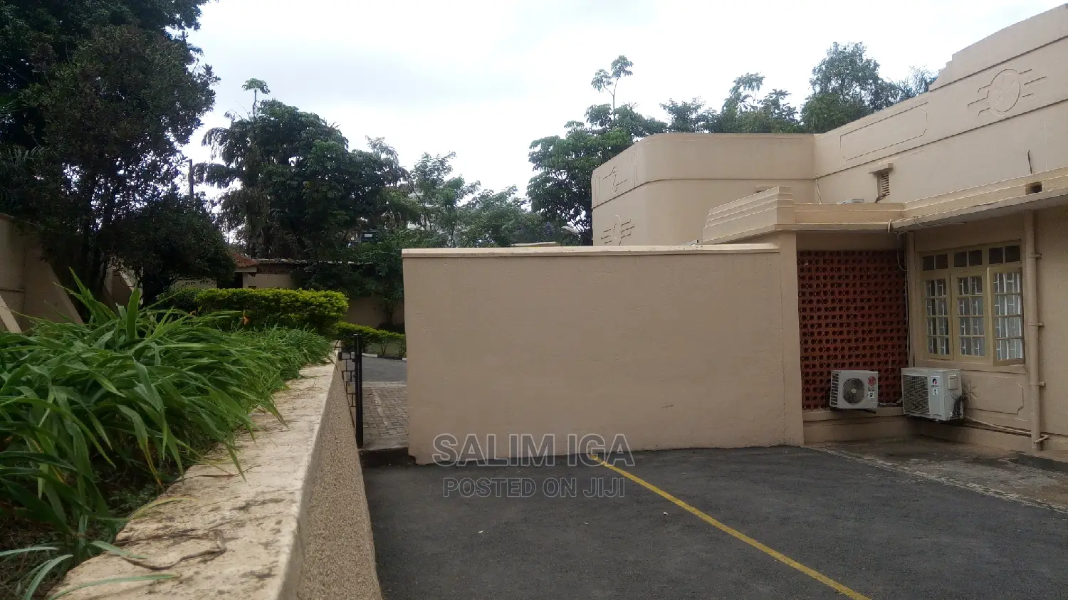 8bdrm Bungalow in Kololo Property, Central Division for Rent