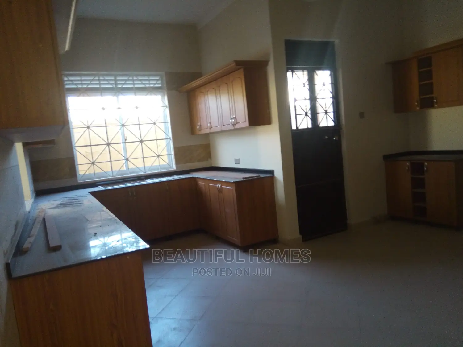 Furnished 4bdrm House in Kira Corporate for Sale