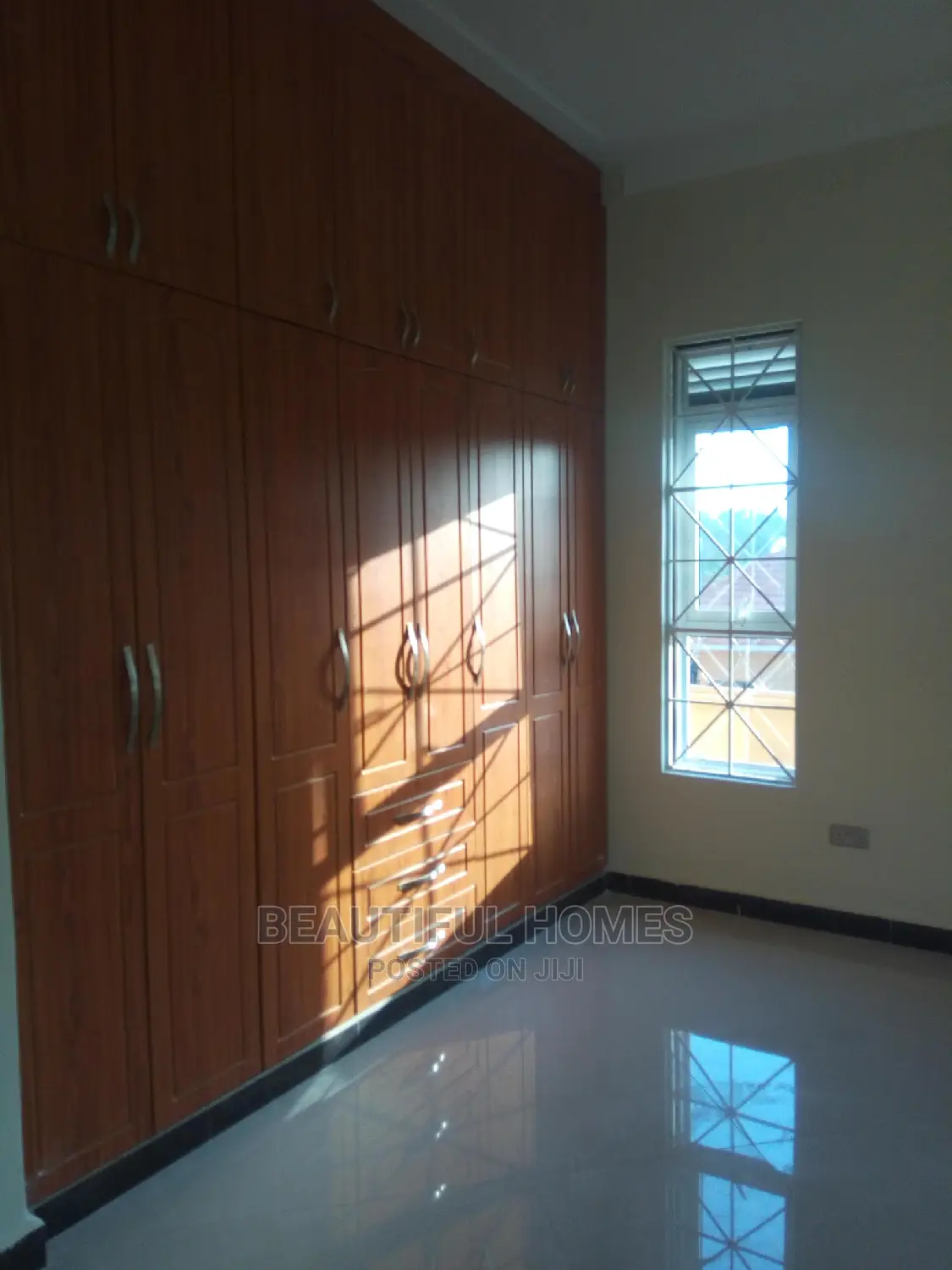 Furnished 4bdrm House in Kira Corporate for Sale