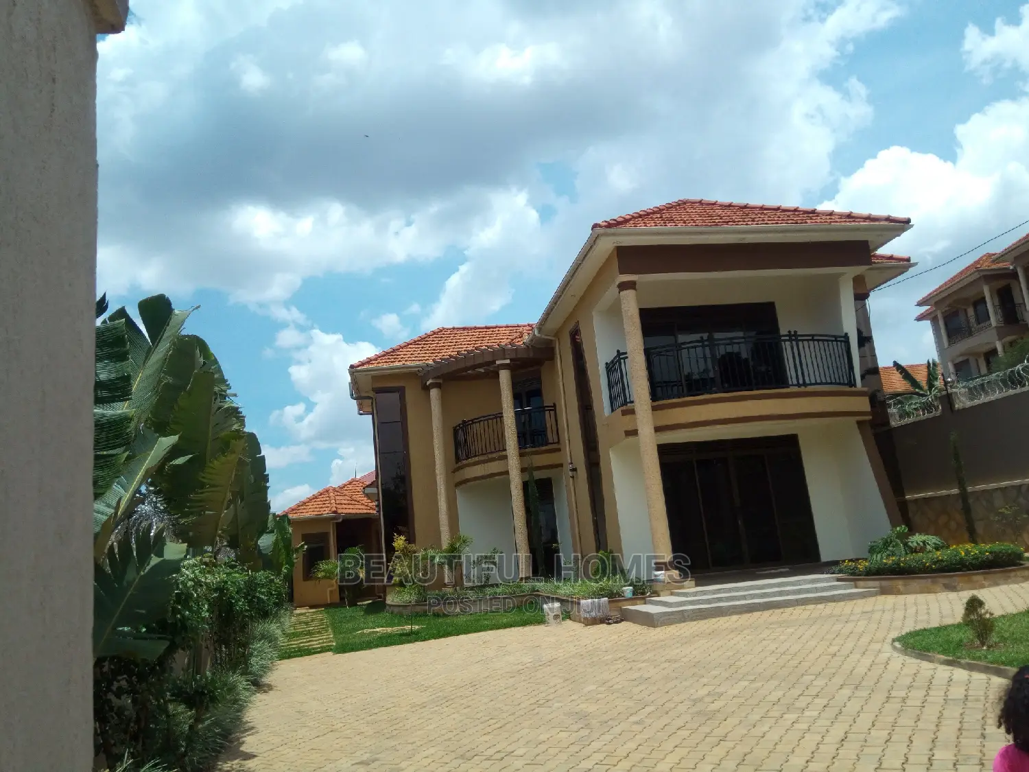 Furnished 4bdrm House in Kira for Sale
