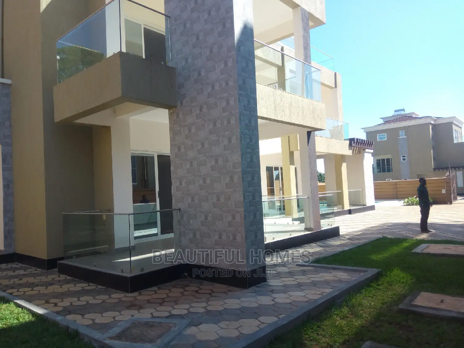 Furnished 6bdrm Mansion in Munyonyo, Makindye for Sale