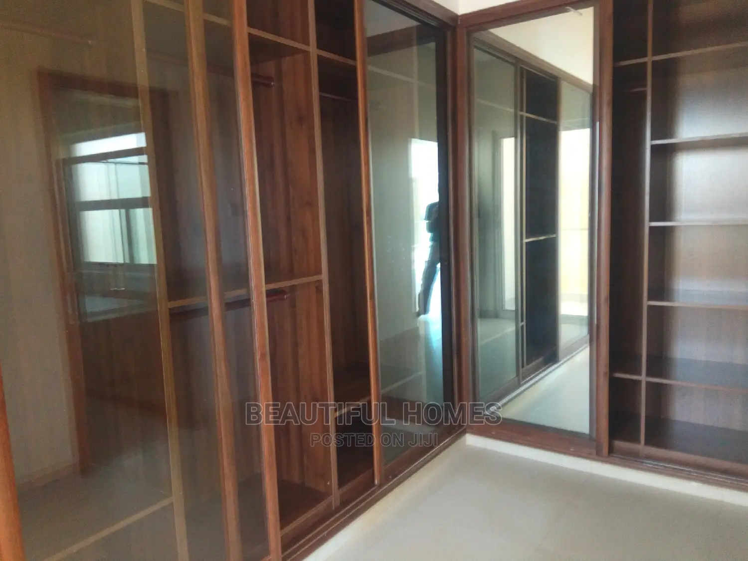 Furnished 6bdrm Mansion in Munyonyo, Makindye for Sale