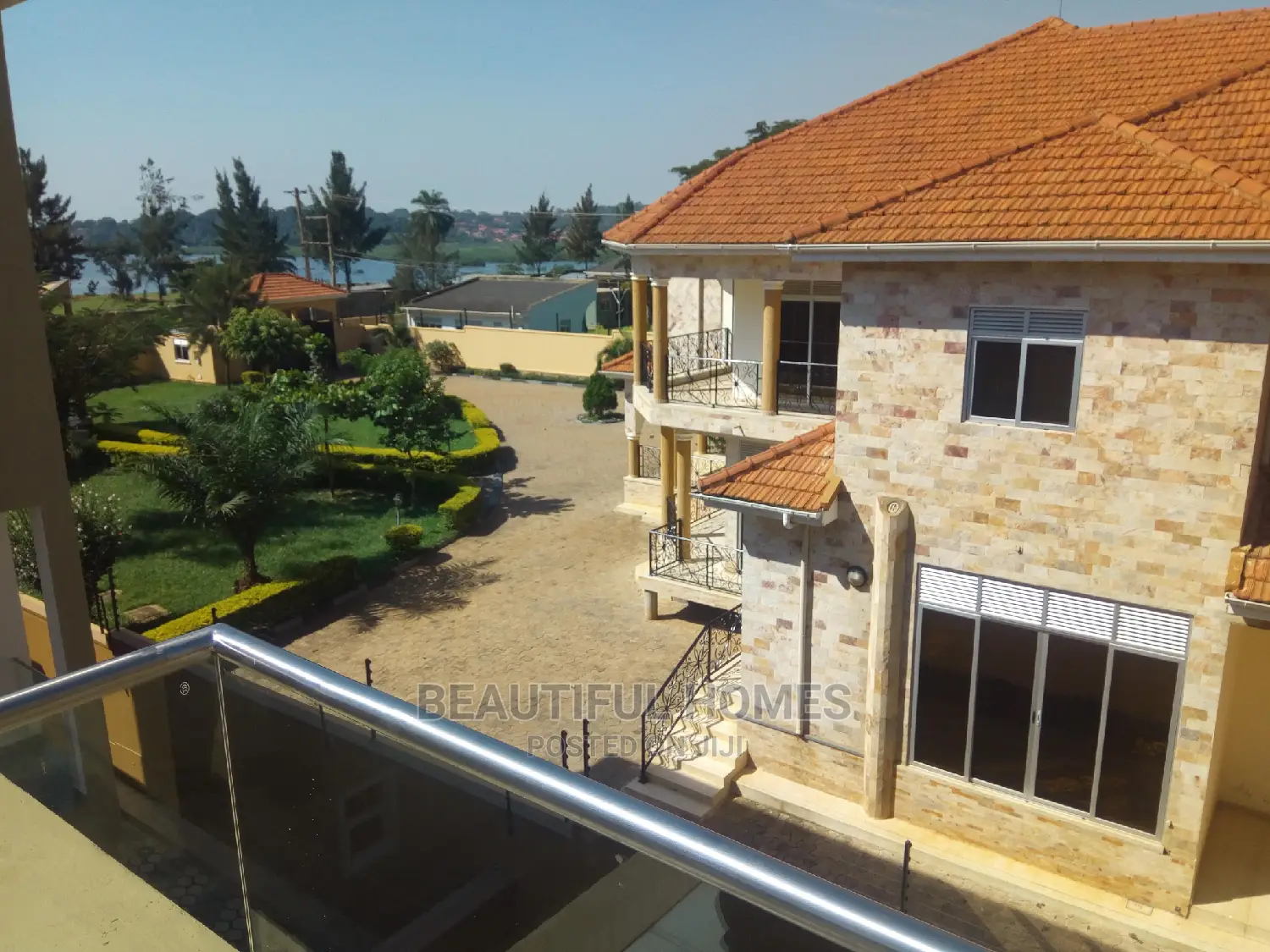 Furnished 6bdrm Mansion in Munyonyo, Makindye for Sale