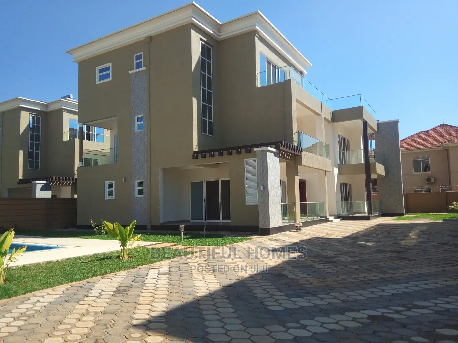 Furnished 6bdrm Mansion in Munyonyo, Makindye for Sale