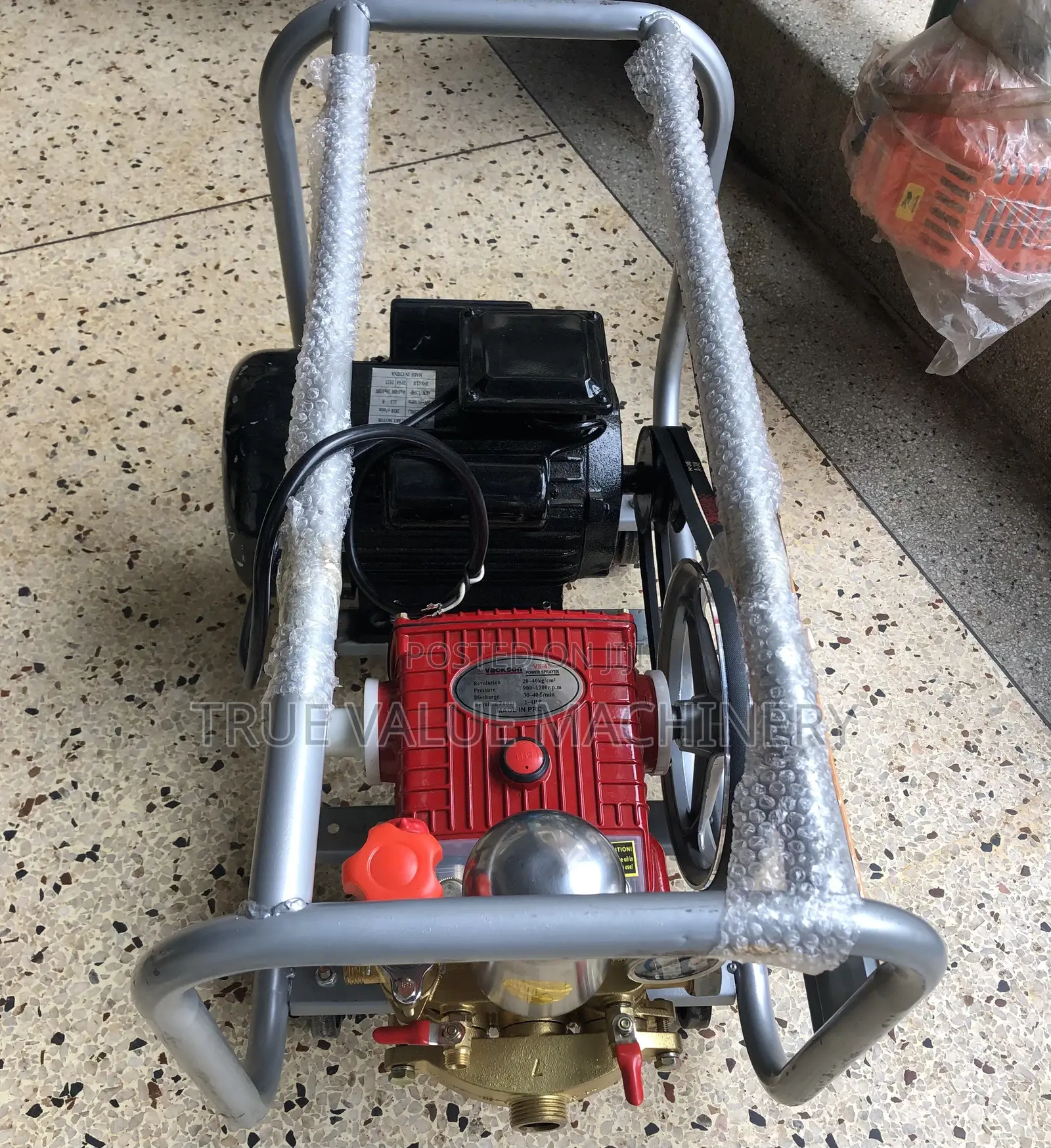 Electric Car Washer With a V45 Power Sprayer