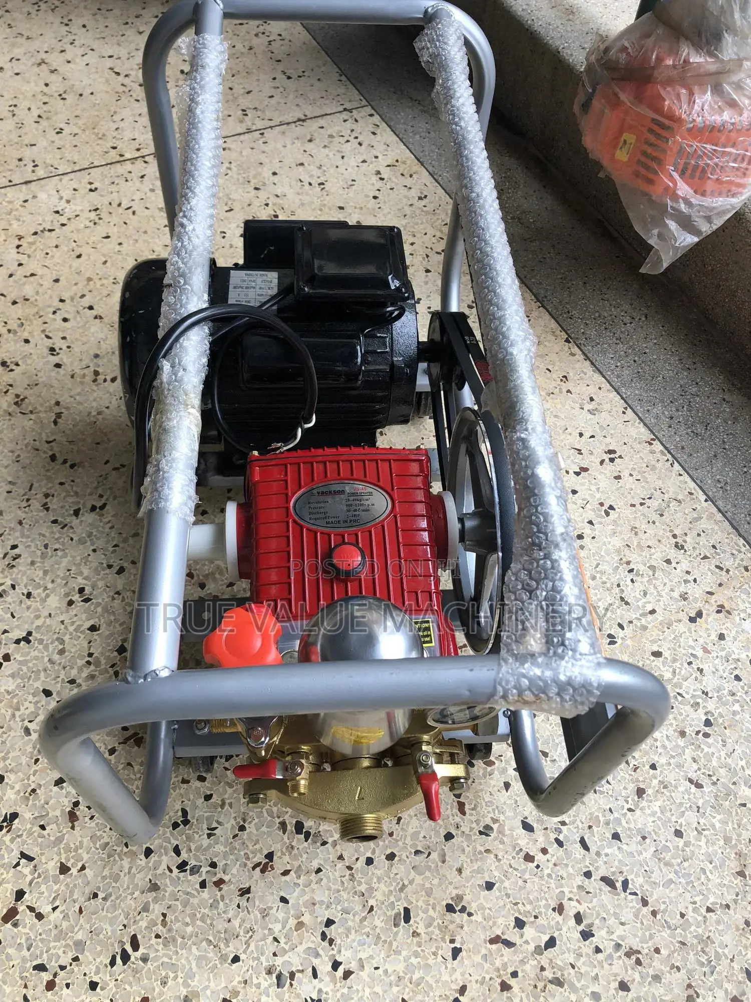 Electric Car Washer With a V45 Power Sprayer