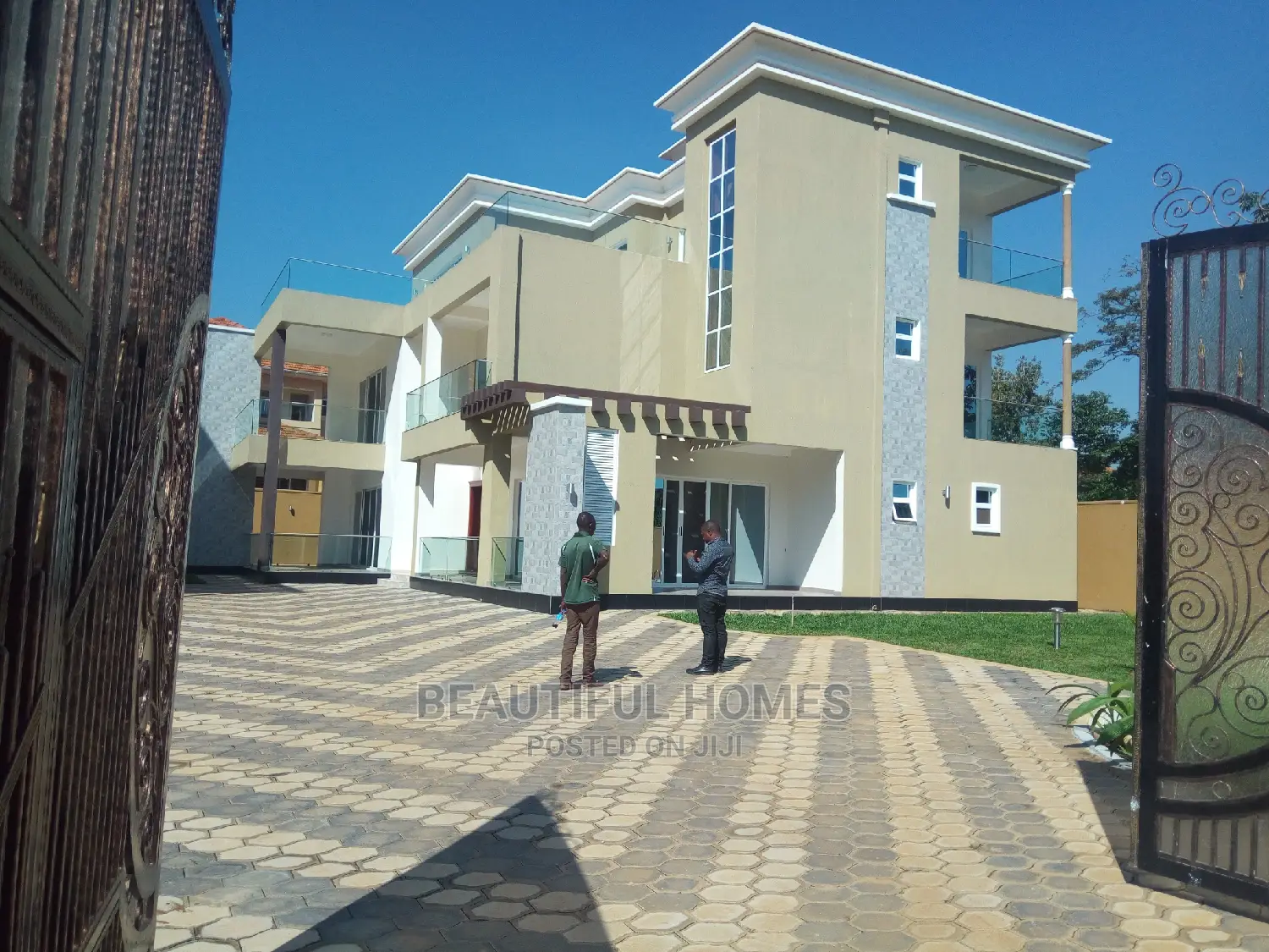 Furnished 6bdrm Mansion in Munyonyo, Makindye for Sale