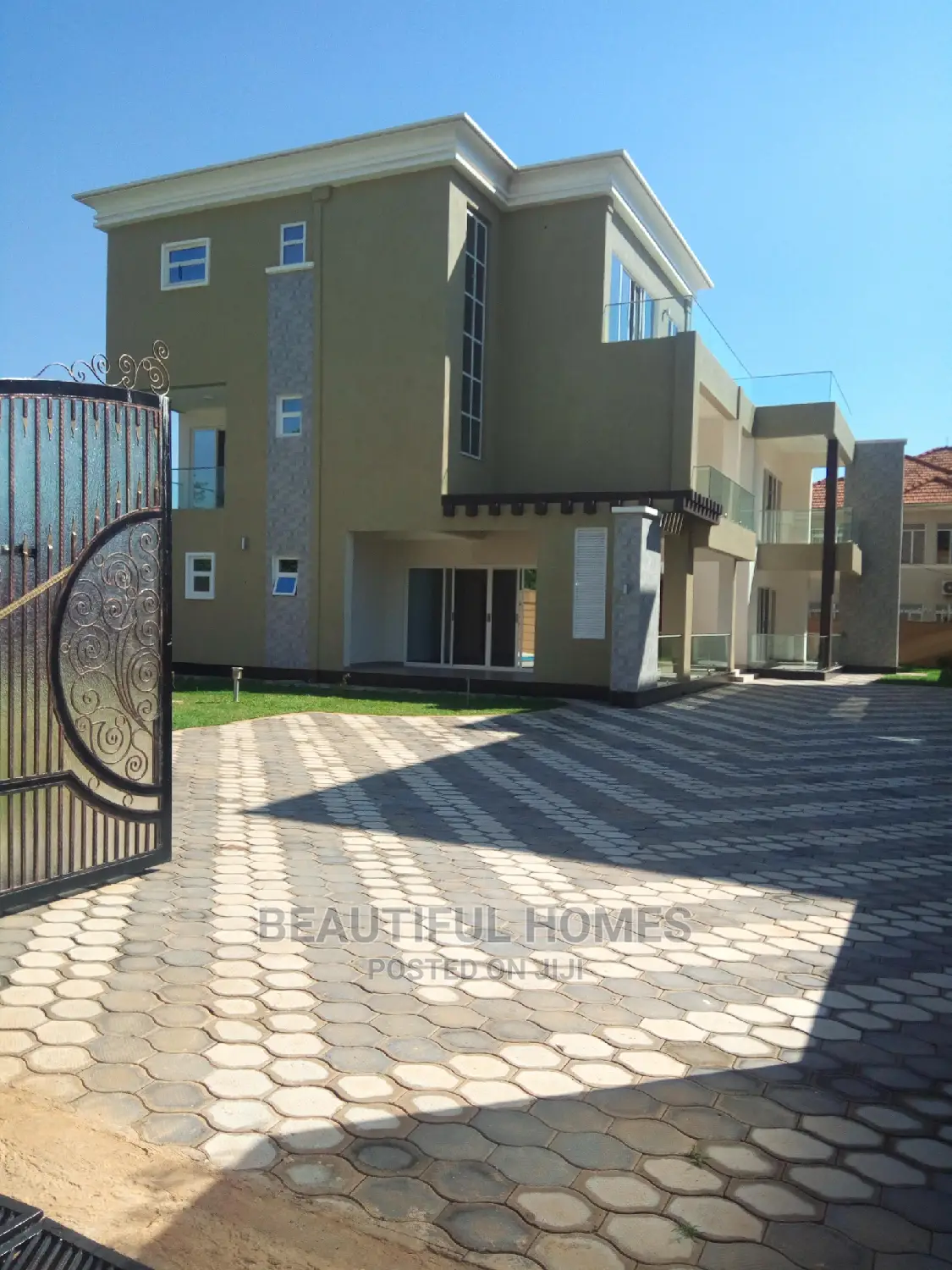 Furnished 6bdrm Mansion in Munyonyo, Makindye for Sale