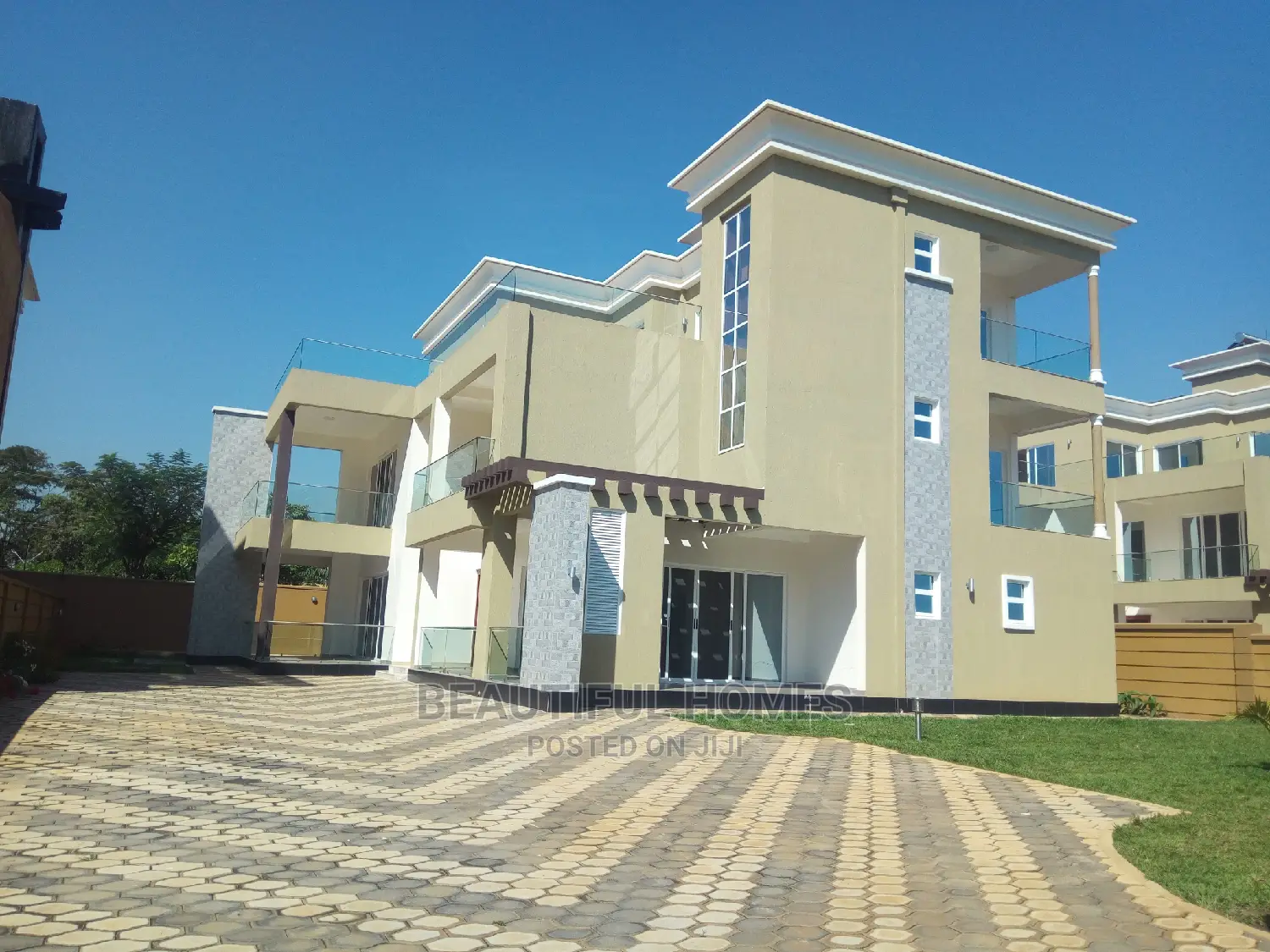 Furnished 6bdrm Mansion in Munyonyo, Makindye for Sale