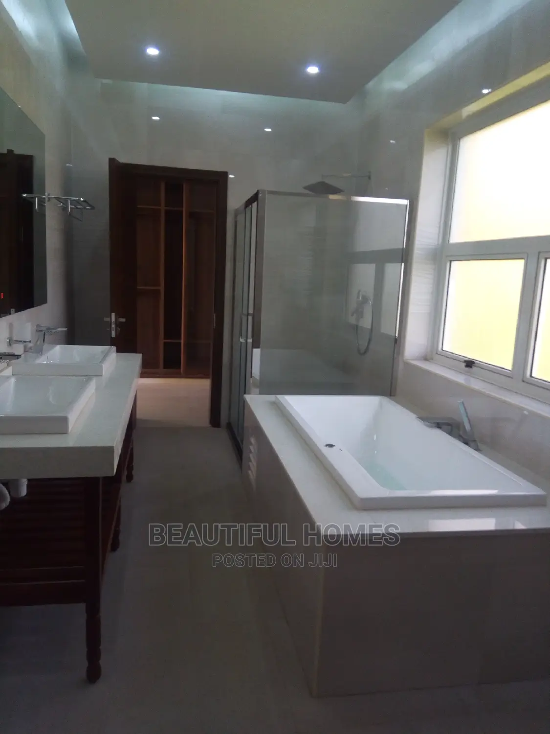 Furnished 6bdrm Mansion in Munyonyo, Makindye for Sale
