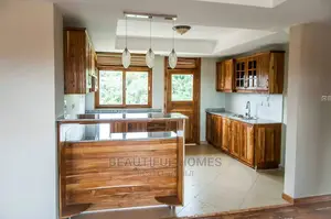 Furnished 6bdrm Mansion in Munyonyo, Makindye for Sale
