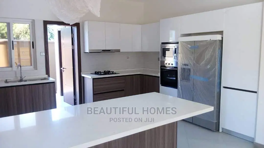 Furnished 6bdrm Mansion in Munyonyo, Makindye for Sale