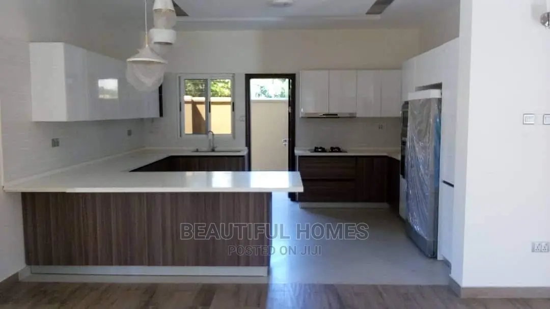 Furnished 6bdrm Mansion in Munyonyo, Makindye for Sale