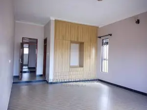 Furnished 4bdrm Villa in Tarmack Estate, Kira for Sale