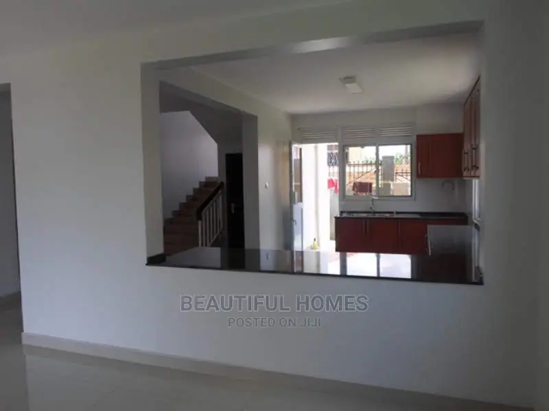 Furnished 4bdrm Villa in Tarmacked, Kira for Sale