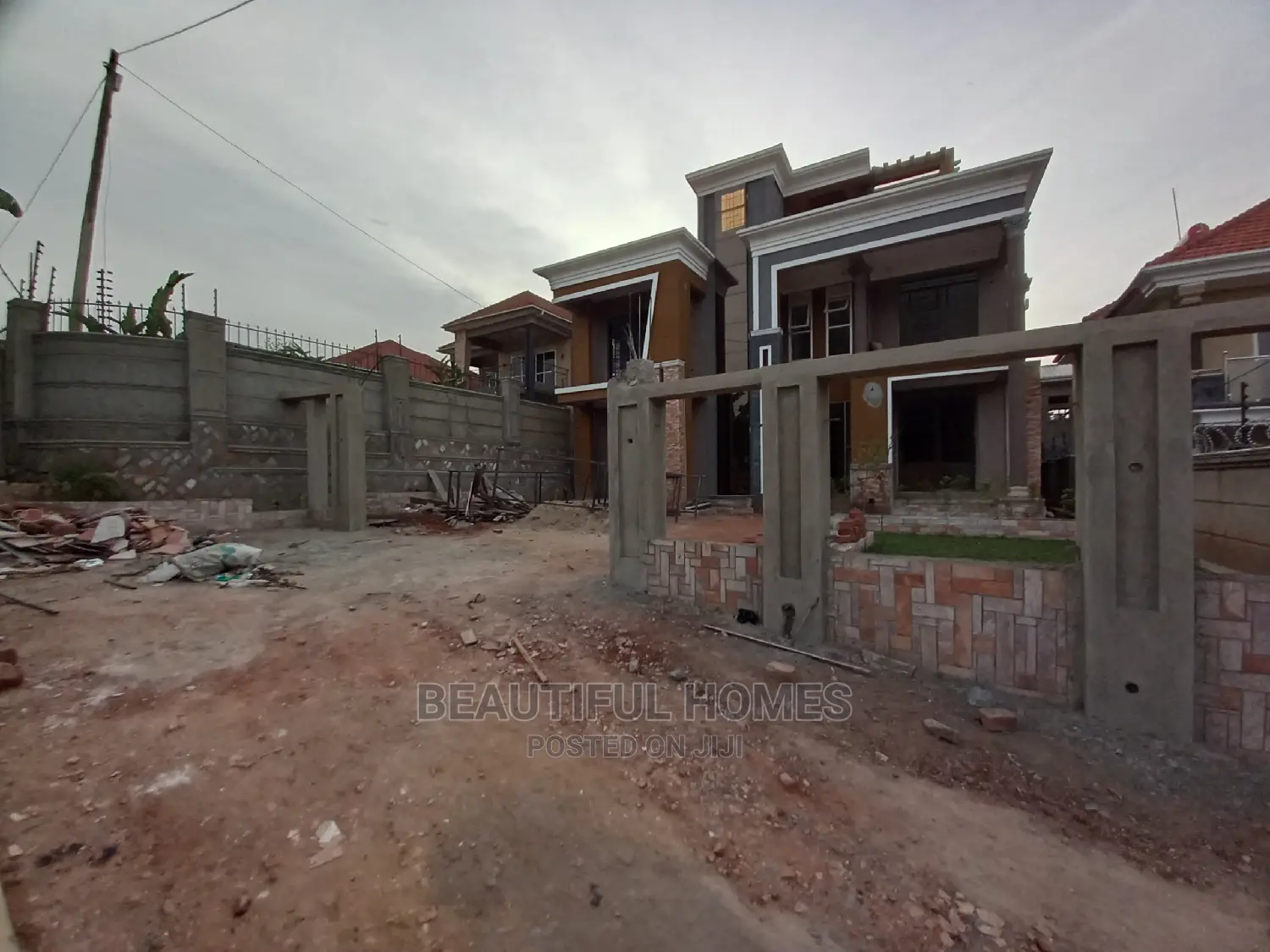 Furnished 5bdrm Mansion in Kira All Tarmack for Sale