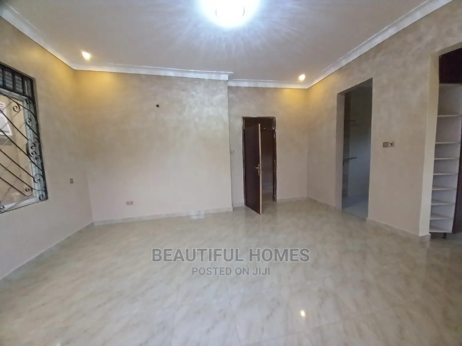 Furnished 5bdrm Mansion in Kira for Sale