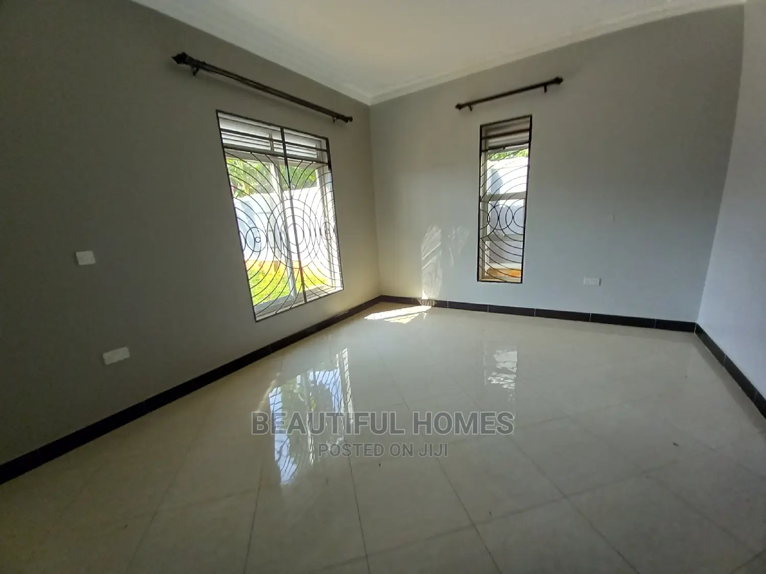 Furnished 5bdrm Mansion in Kira for Sale