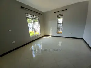 Furnished 5bdrm Mansion in Kira for Sale