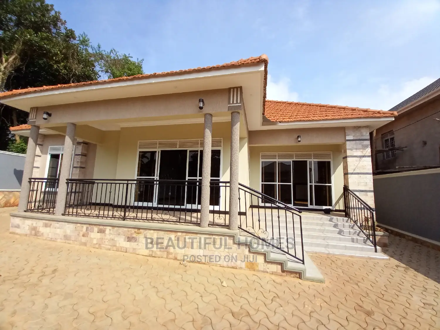 Furnished 4bdrm House in Kira Posh for Sale