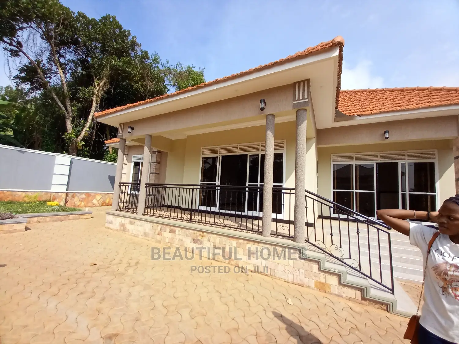 Furnished 4bdrm House in Kira Posh for Sale