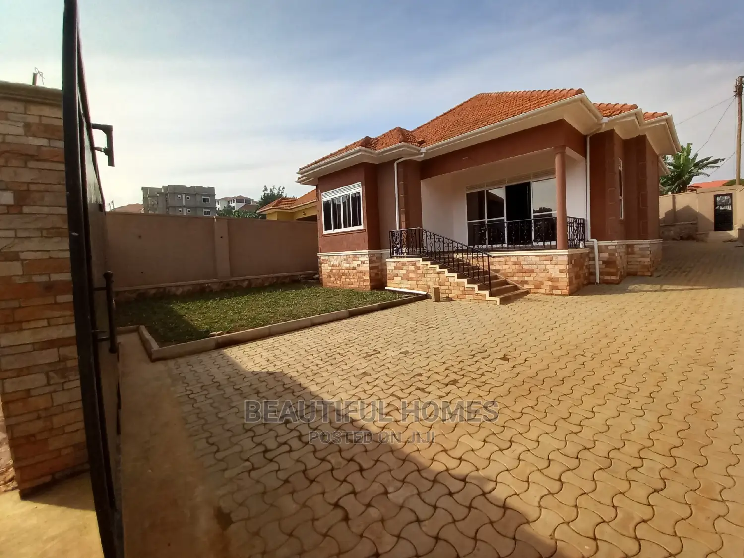 Furnished 4bdrm House in Kira Tarmack for Sale