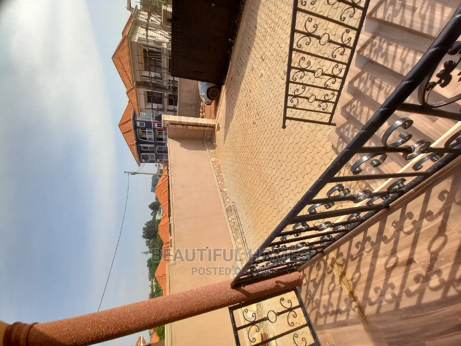 Furnished 4bdrm House in Kira Tarmack for Sale