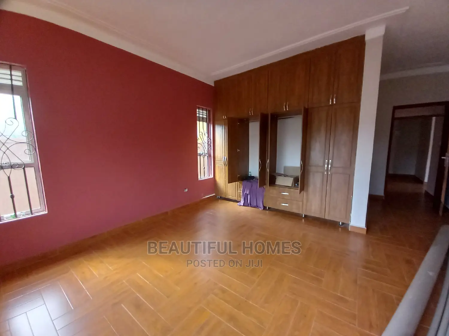 Furnished 4bdrm House in Kira Tarmack for Sale