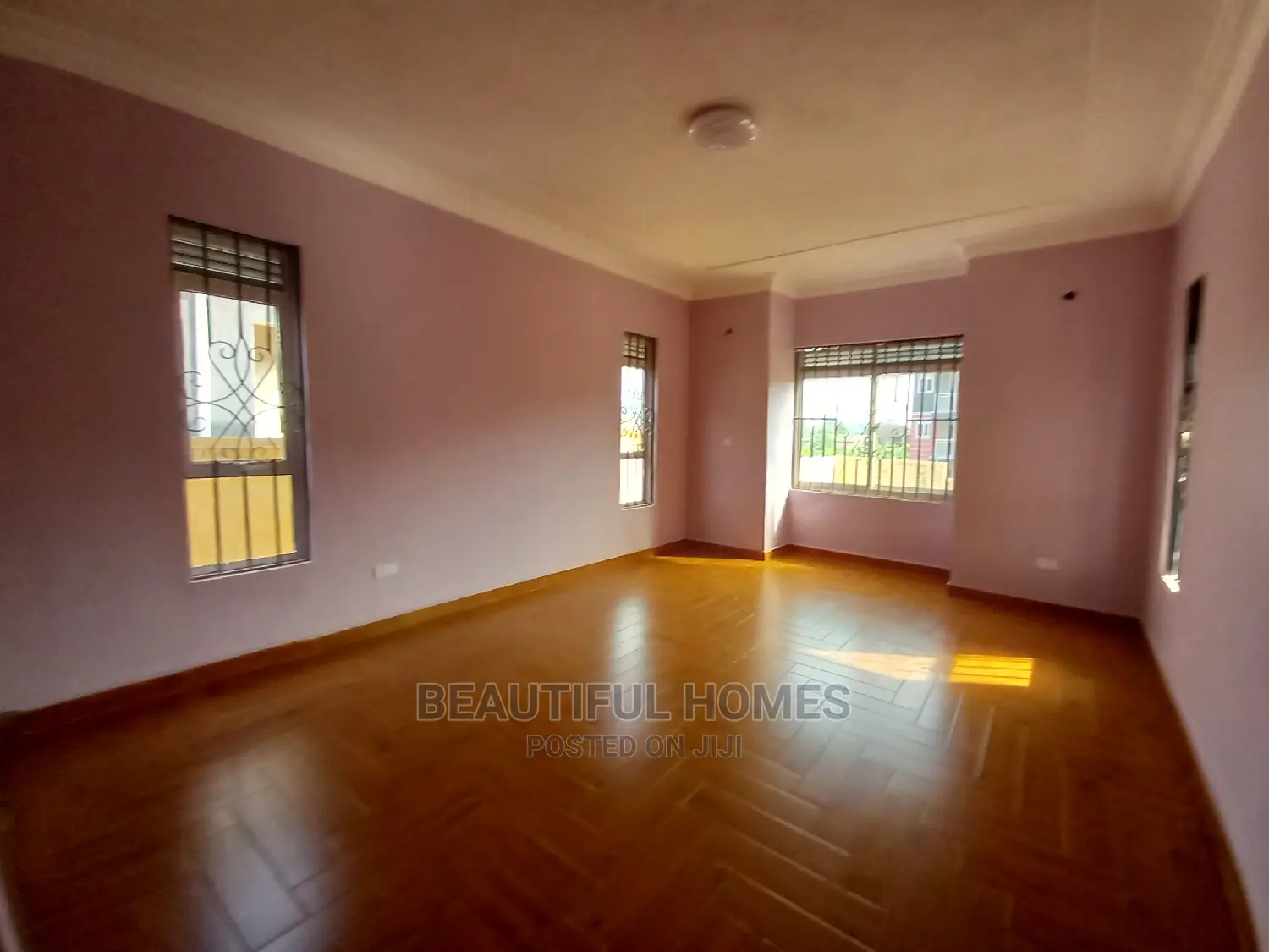 Furnished 4bdrm Mansion in Tarmack Estate, Kira for Sale