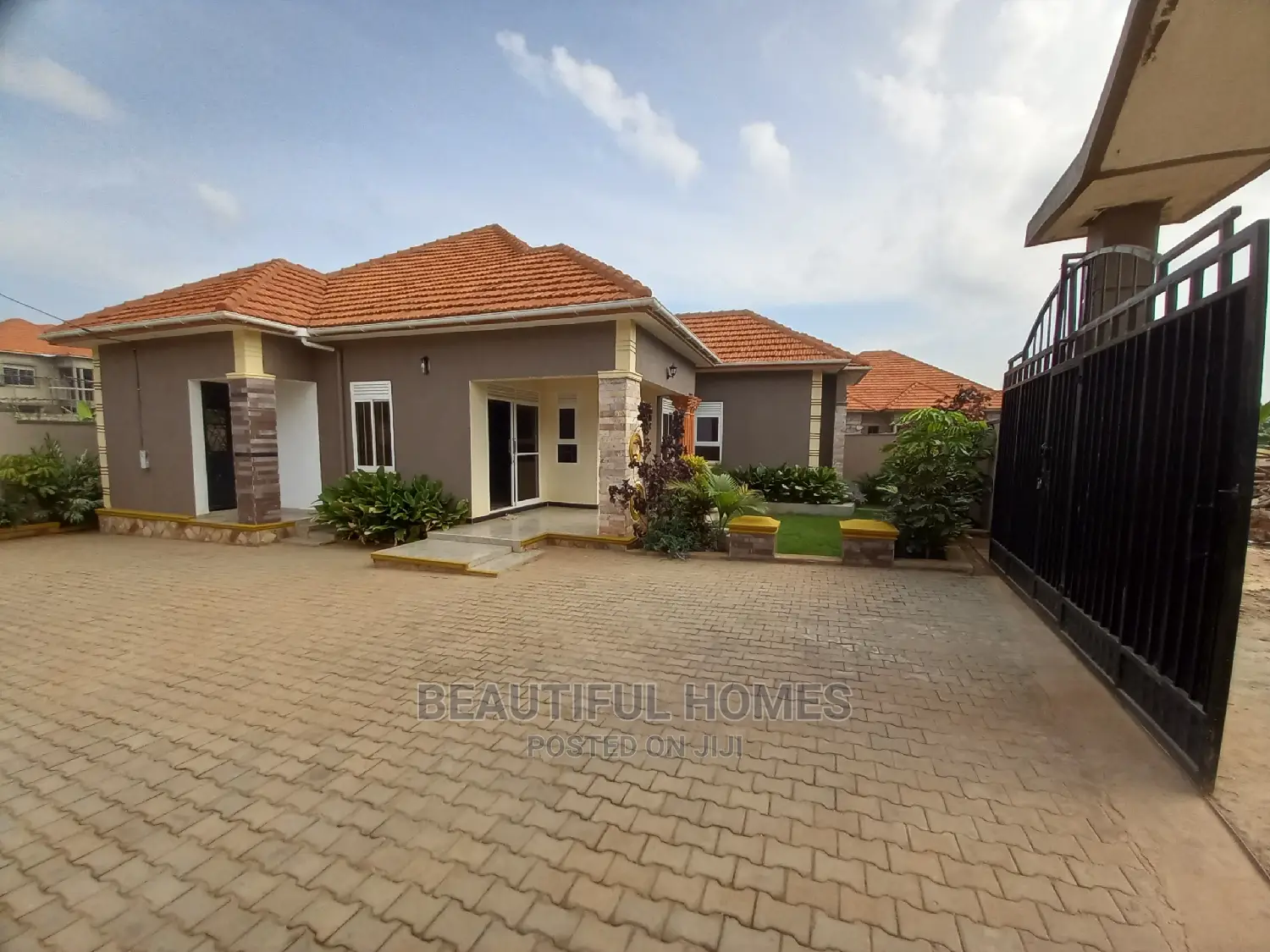 Furnished 4bdrm House in Kira for Sale