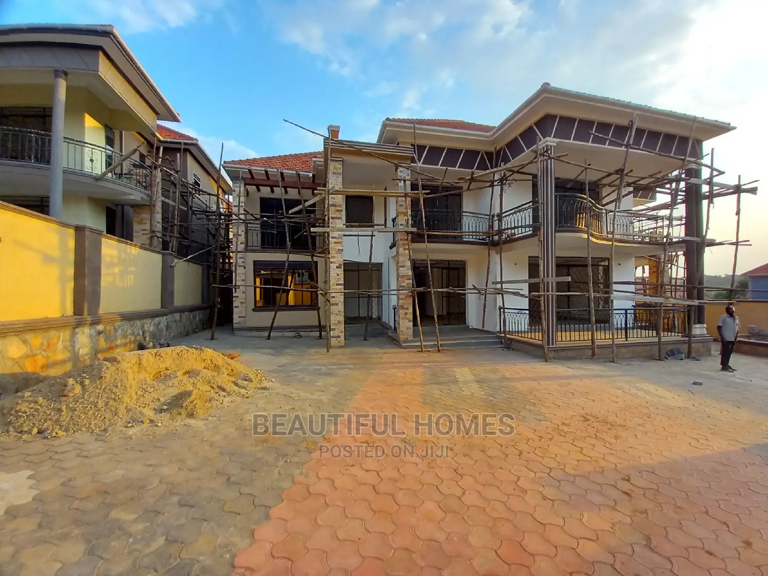 Furnished 6bdrm Mansion in Kira Gated Estate for Sale