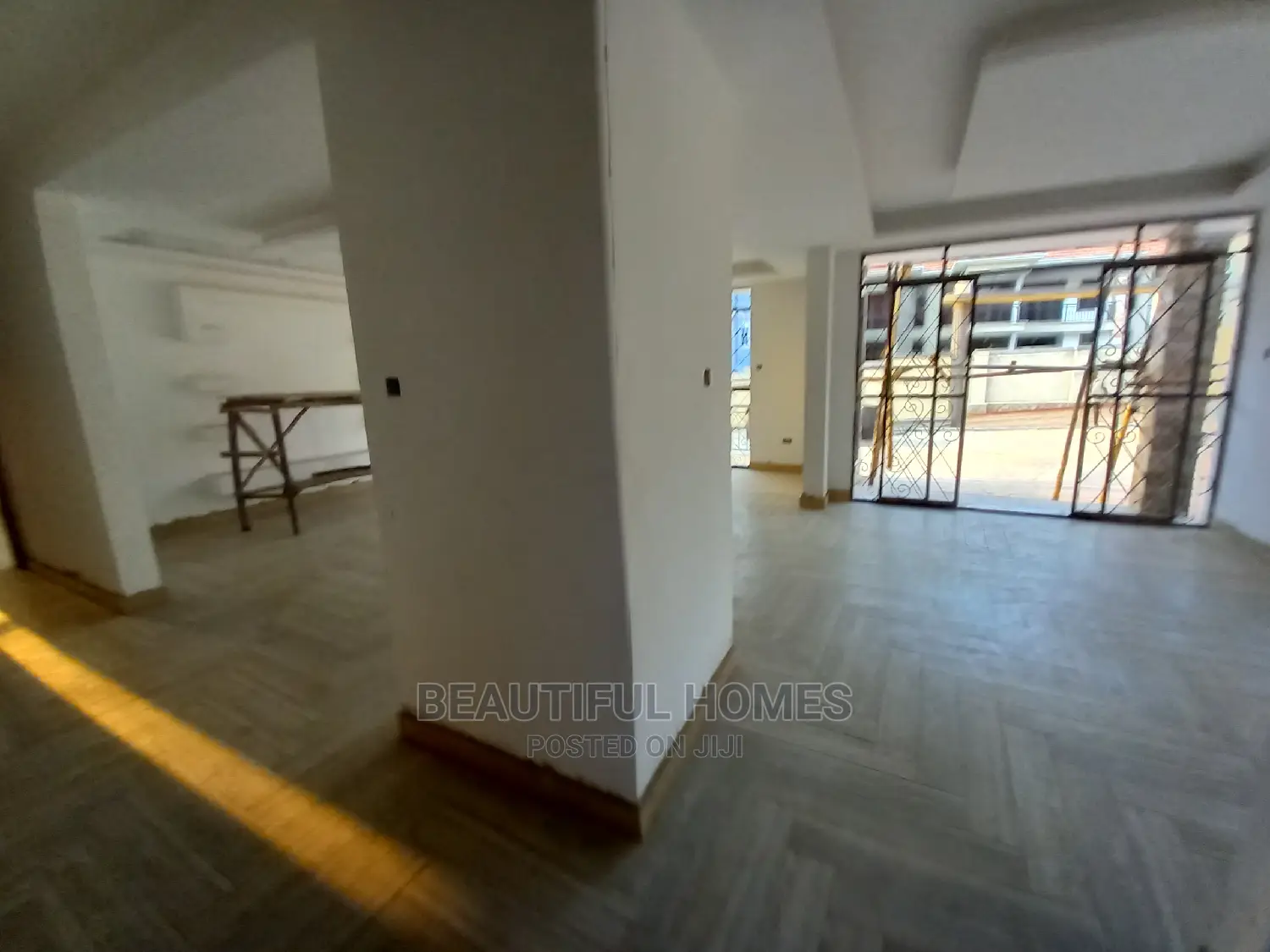 Furnished 6bdrm Mansion in Ministers Estate, Kira for Sale