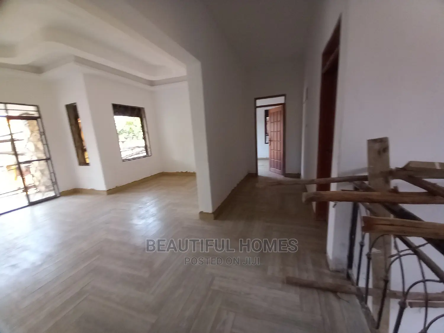 Furnished 6bdrm Mansion in Ministers Estate, Kira for Sale
