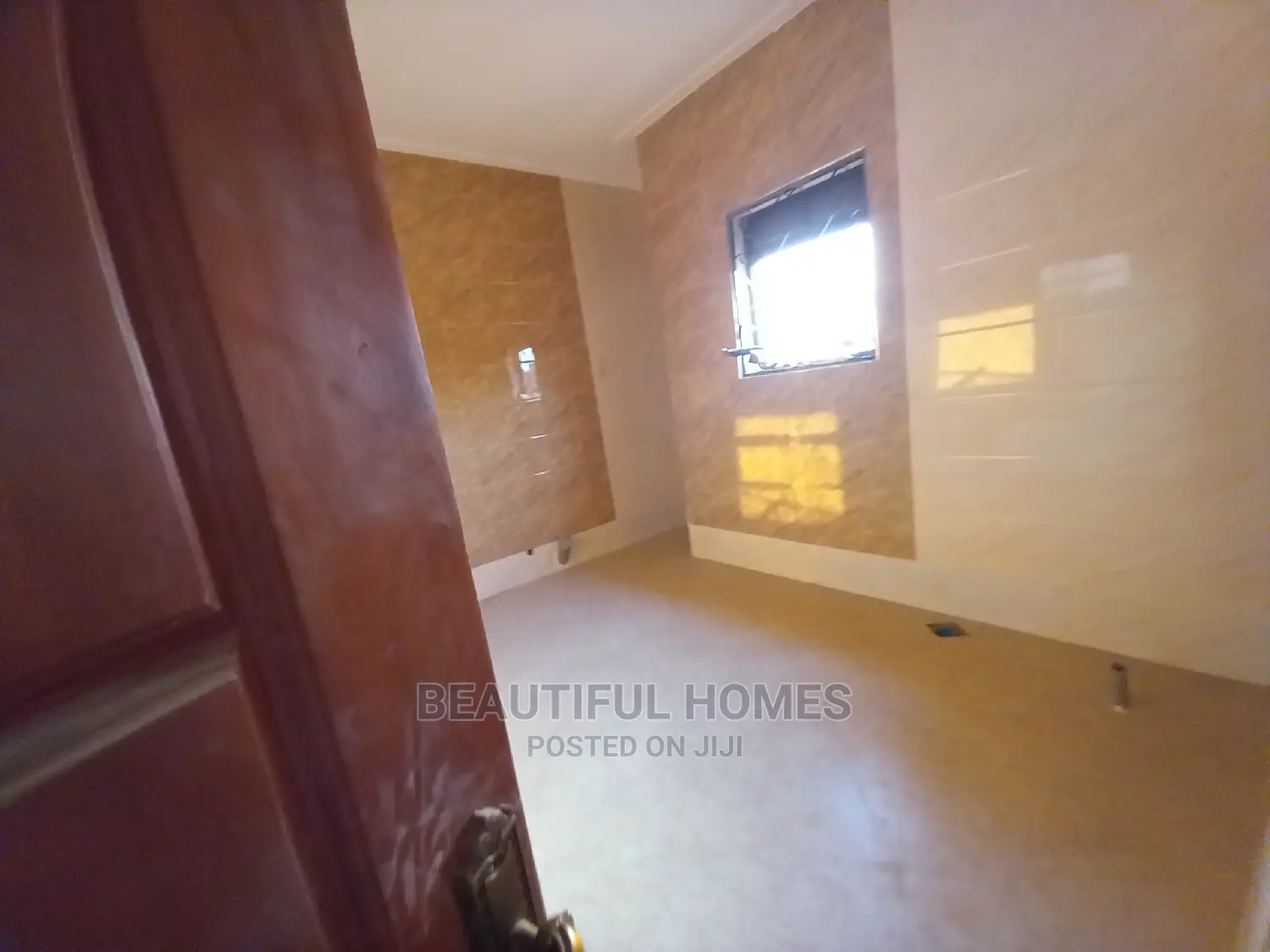 Furnished 6bdrm Mansion in Ministers Estate, Kira for Sale