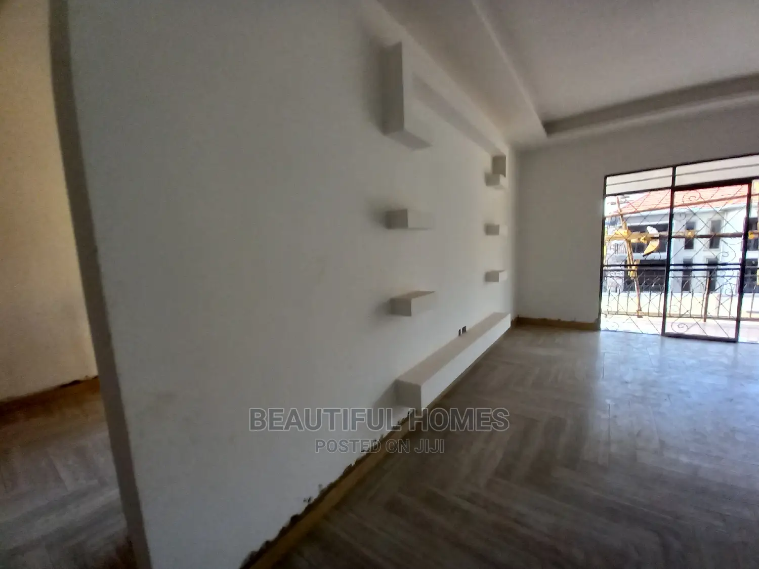 Furnished 6bdrm House in Tarmacked Estate, Kira for Sale