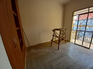 Furnished 6bdrm House in Tarmacked Estate, Kira for Sale
