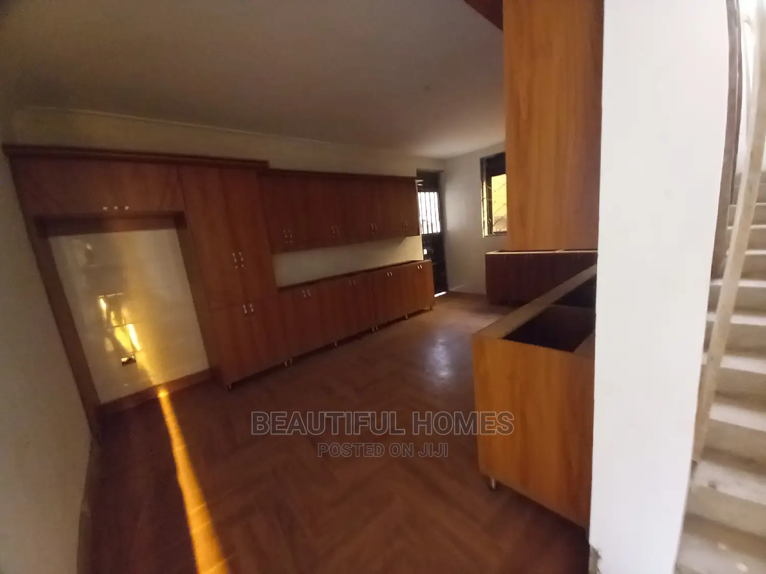 Furnished 6bdrm House in Tarmacked Estate, Kira for Sale