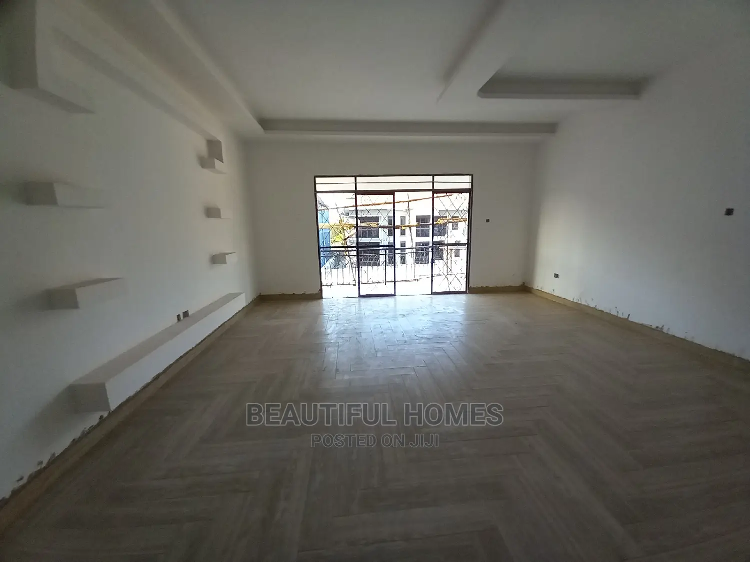 Furnished 6bdrm House in Tarmacked Estate, Kira for Sale