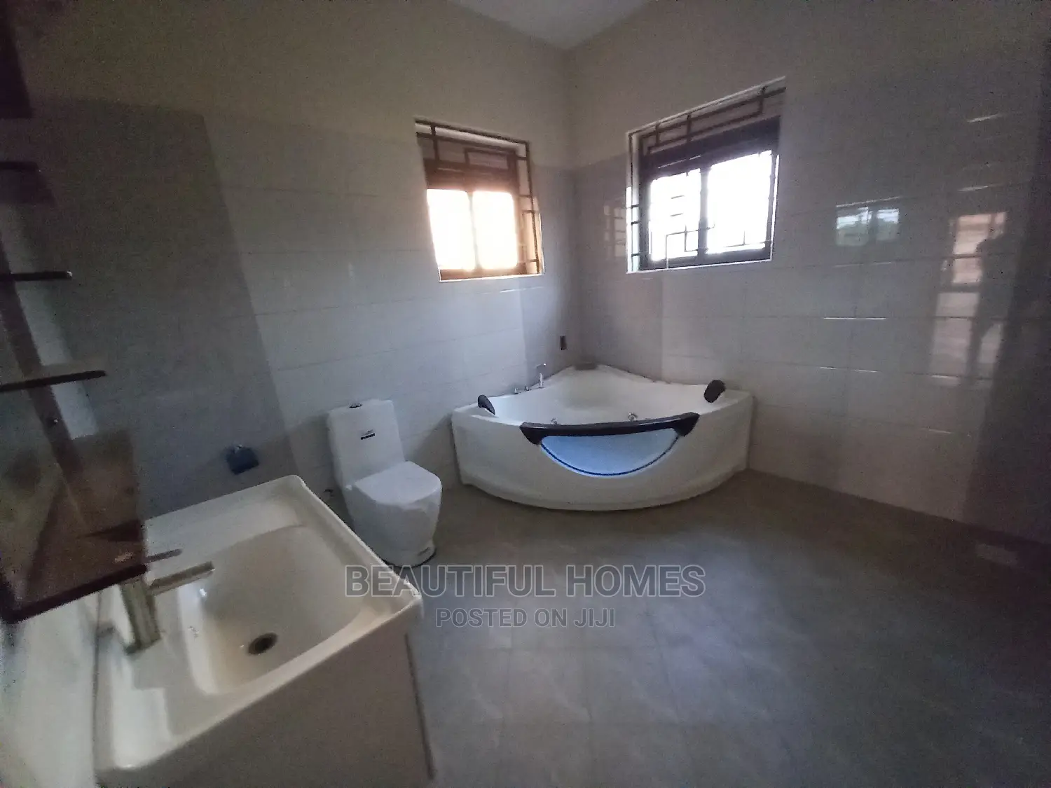 Furnished 6bdrm Mansion in Diplomat Estate, Kira for Sale