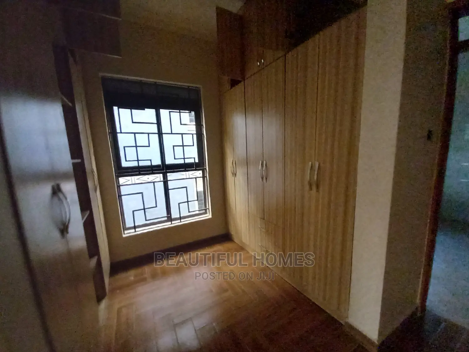 Furnished 6bdrm Mansion in Diplomat Estate, Kira for Sale