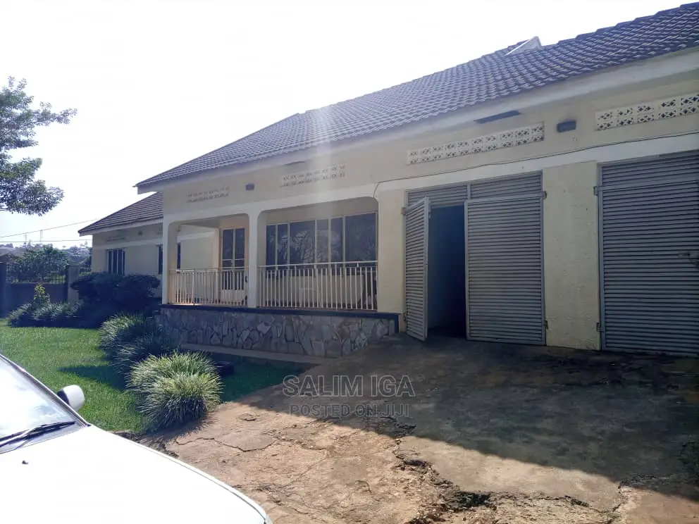 4bdrm Bungalow in Kololo Property, Central Division for Rent