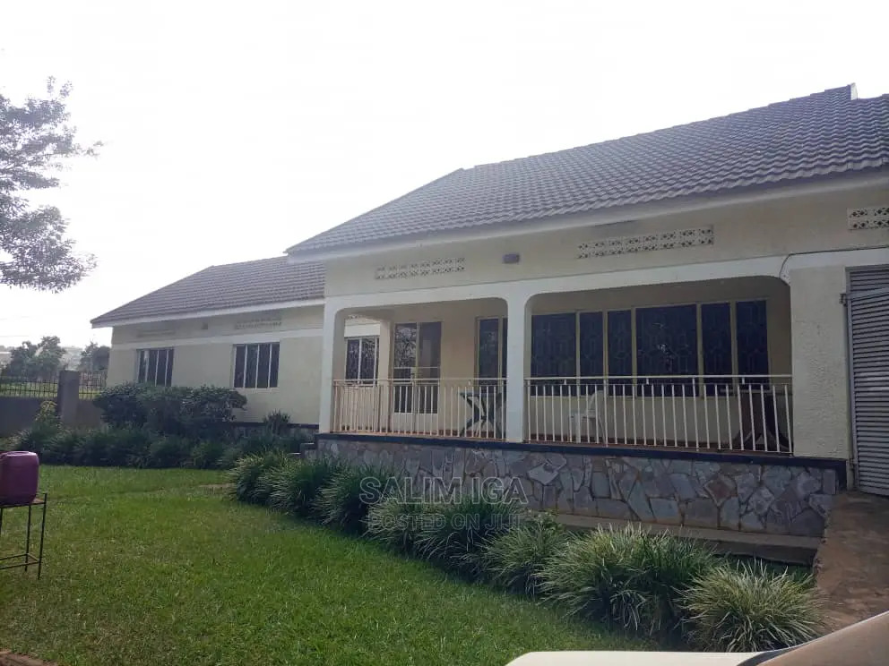 4bdrm Bungalow in Kololo Property, Central Division for Rent